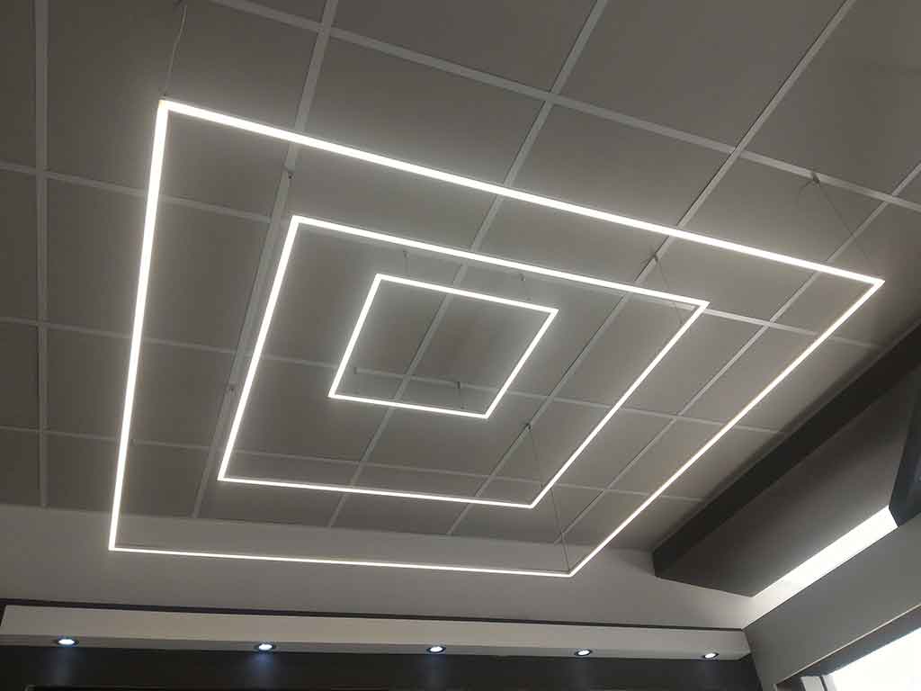 Composizione a Quadrato si strip LED con accensione domotizzata